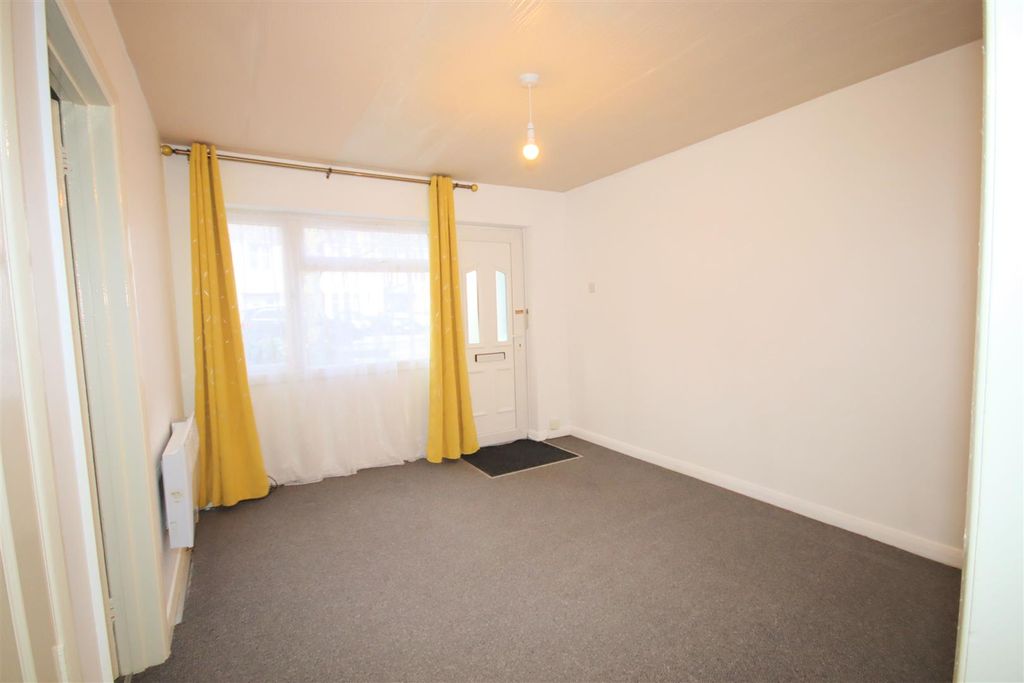 Property photo 2 of 11 Living Room