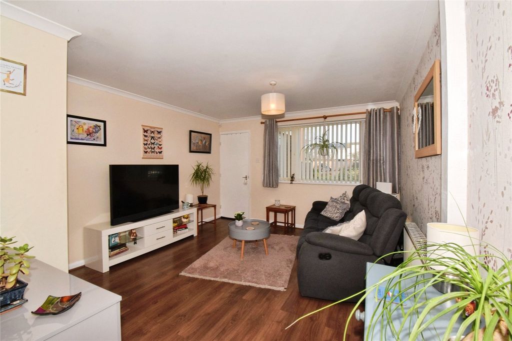 Property photo 2 of 18 Lounge