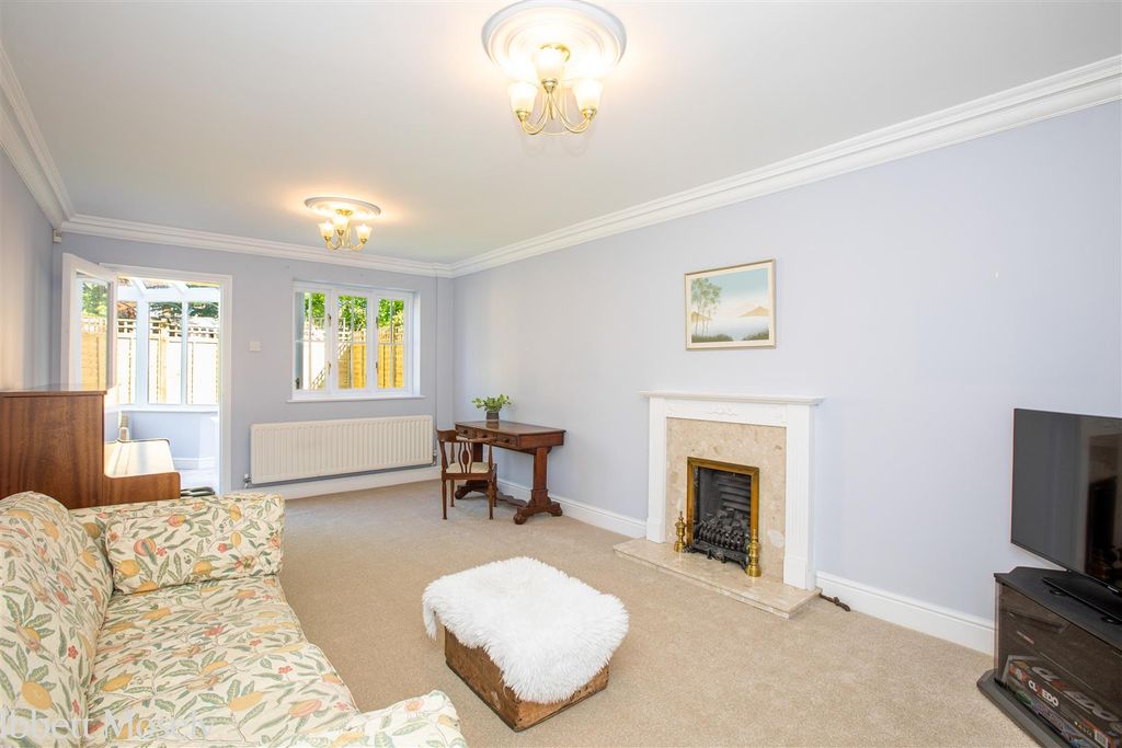 Property photo 3 of 18 20260427-31 Squerryes Mede-29_1.Jpg