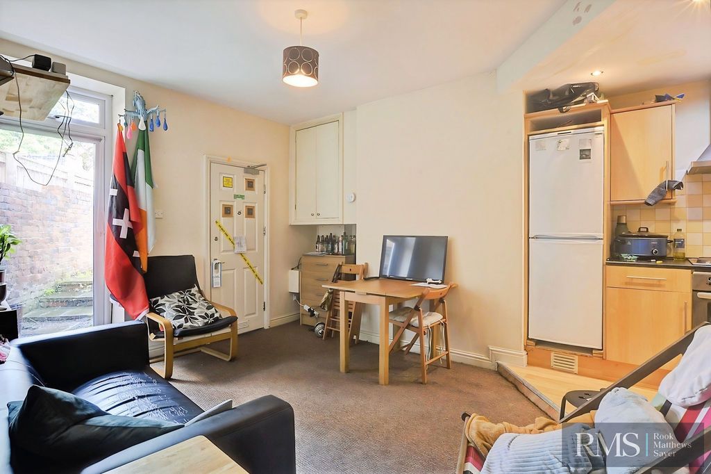 Property photo 3 of 7 Photo 7