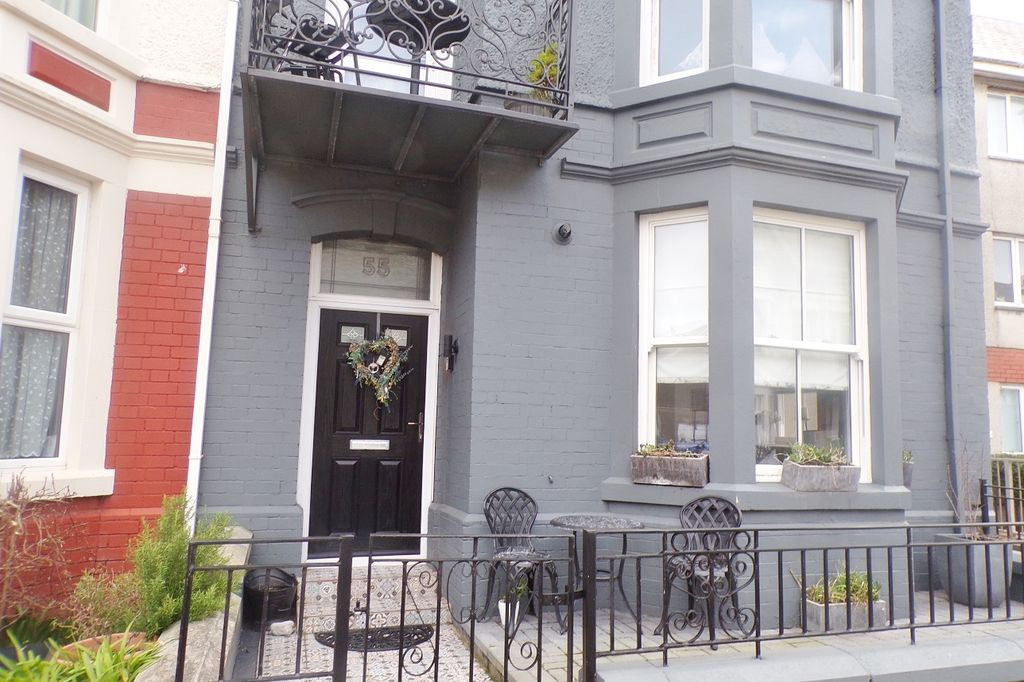 Property photo 1 of 8