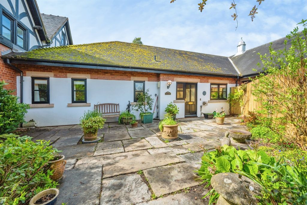 Property photo 1 of 21 Entrance Door: