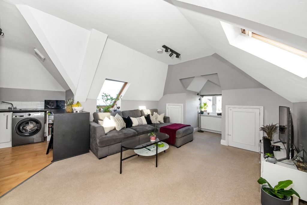 Property photo 2 of 16 5374572