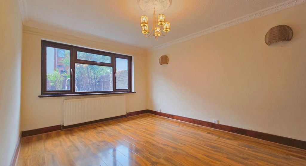 Property photo 2 of 17 Photo 10
