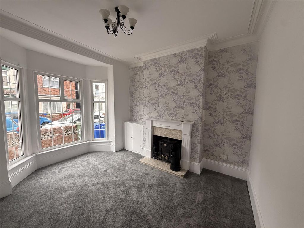 Property photo 2 of 12 4F3Fb4B0-Ad2c-40B0-A3F7-7271A5Dbdf0c.Jpg