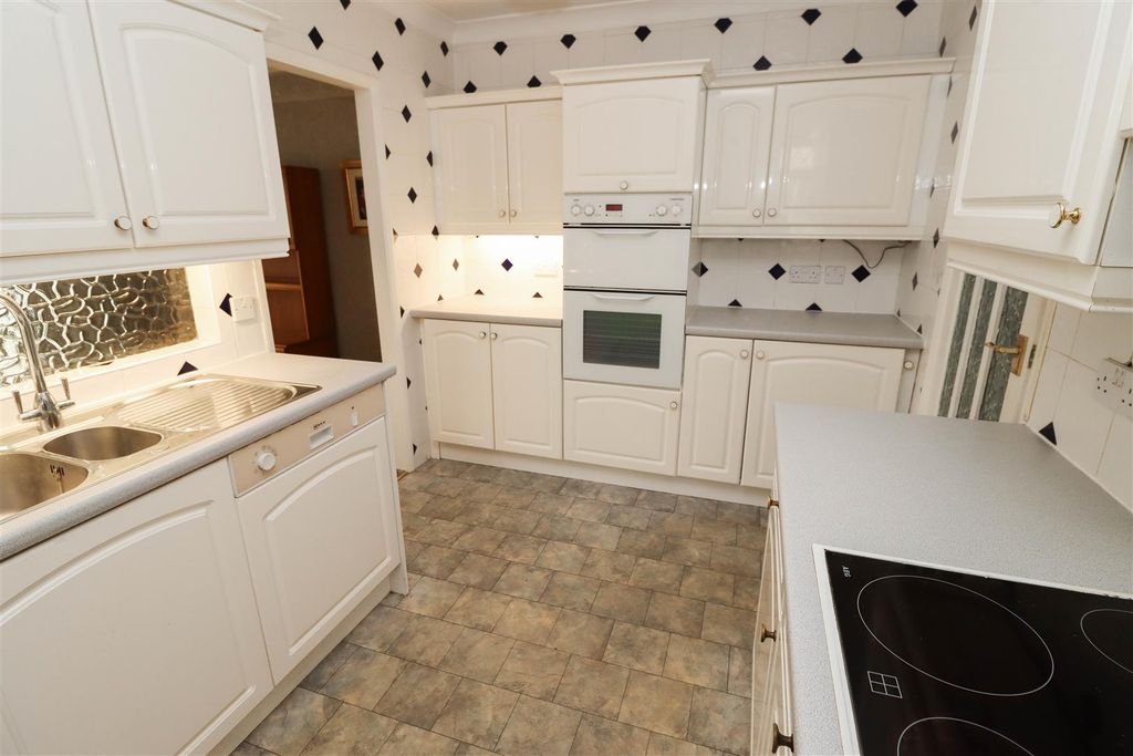 Property photo 3 of 15 Kitchen