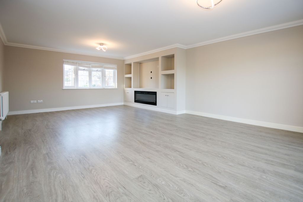 Property photo 3 of 27