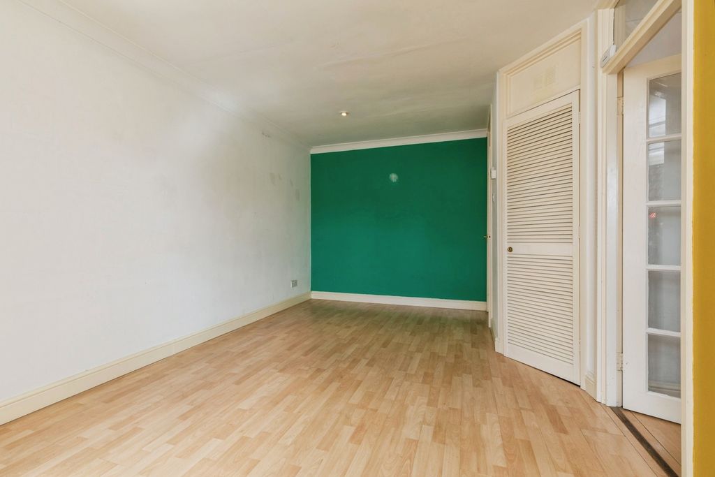 Property photo 3 of 11 Pbox-Img.Jpg