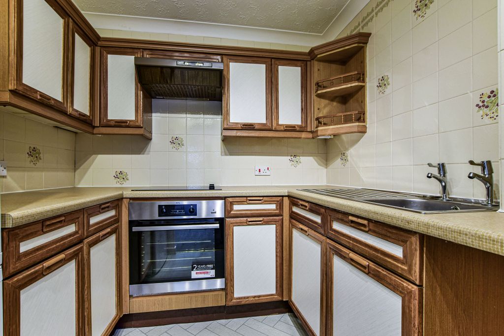 Additional image 4 of 2 bed flat for saleMere Court, Knutsford WA16