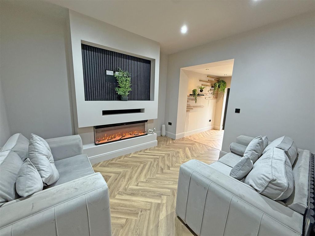 Property photo 3 of 20 Dining Room A1.Jpg
