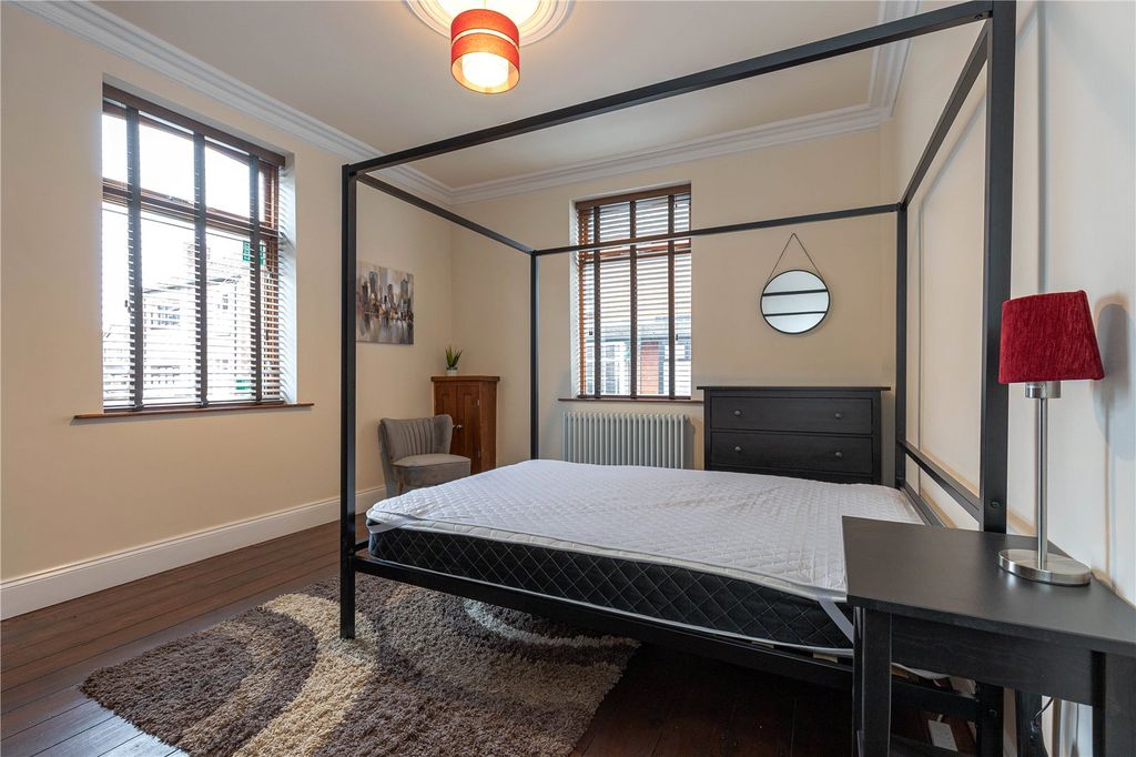 Property photo 1 of 16 Room 2