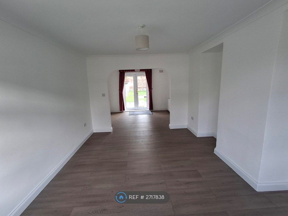 Property photo 1 of 30 Sitting Room 1