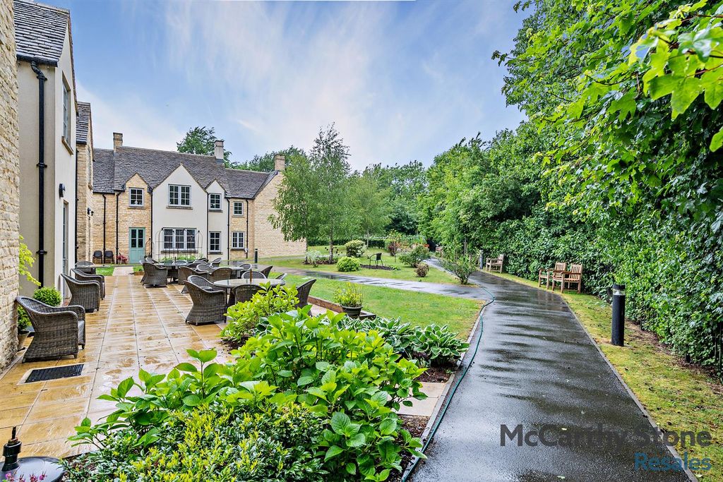 Property photo 1 of 18 8649834-Exterior07-800.Jpg