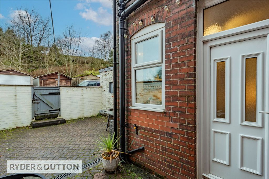 Property photo 2 of 24 Picture No. 17