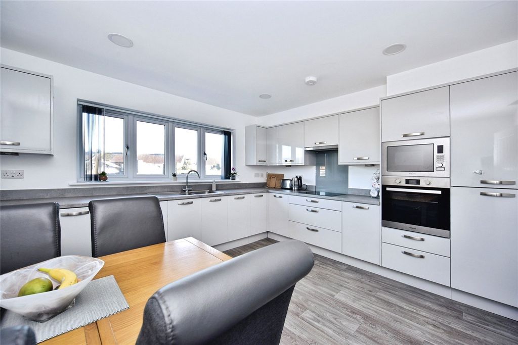 Property photo 3 of 38 Picture No. 30