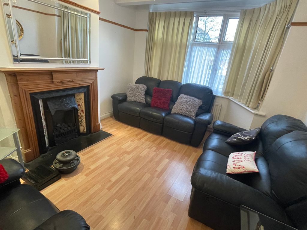 Property photo 3 of 23