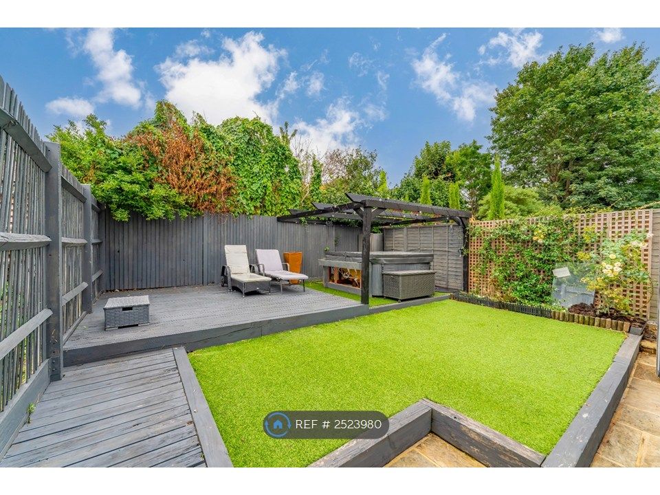 Property photo 1 of 10 Private Garden