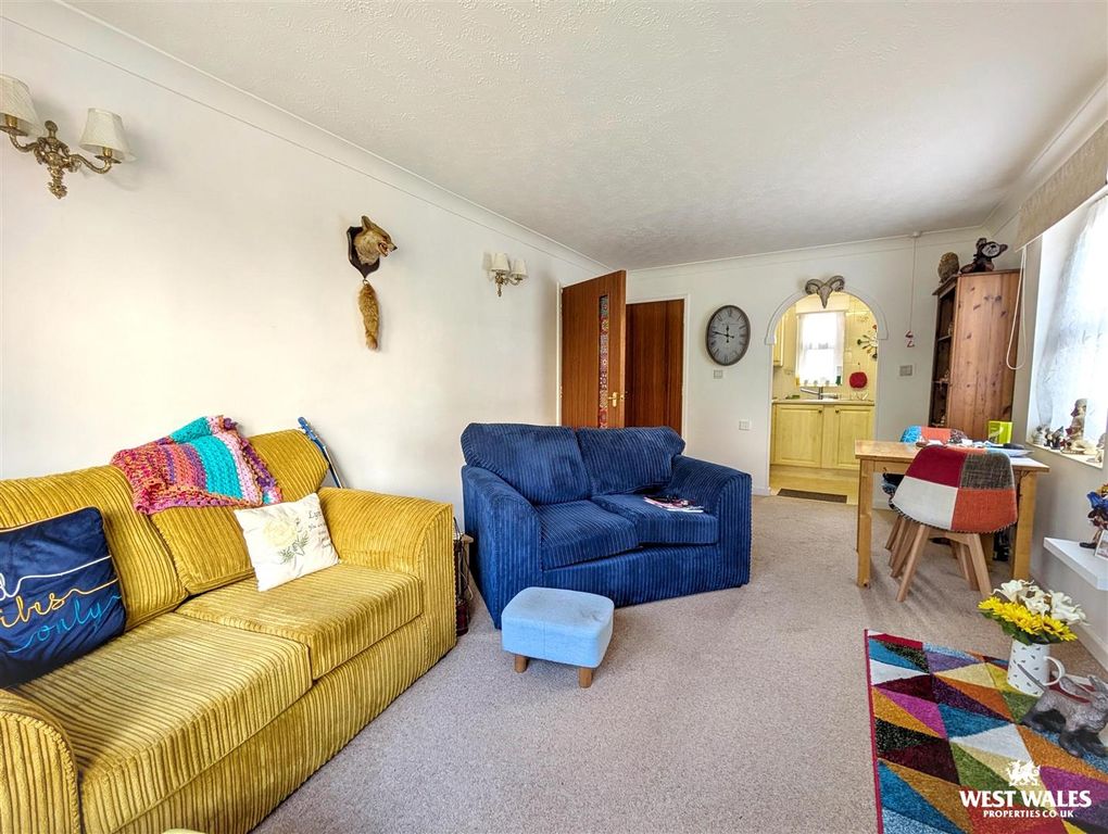 Property photo 3 of 14 1000150573.Jpg