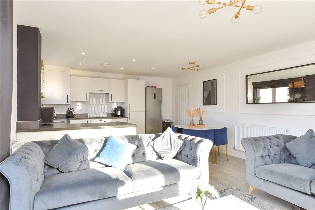 Property photo 3 of 12 Lounge Area