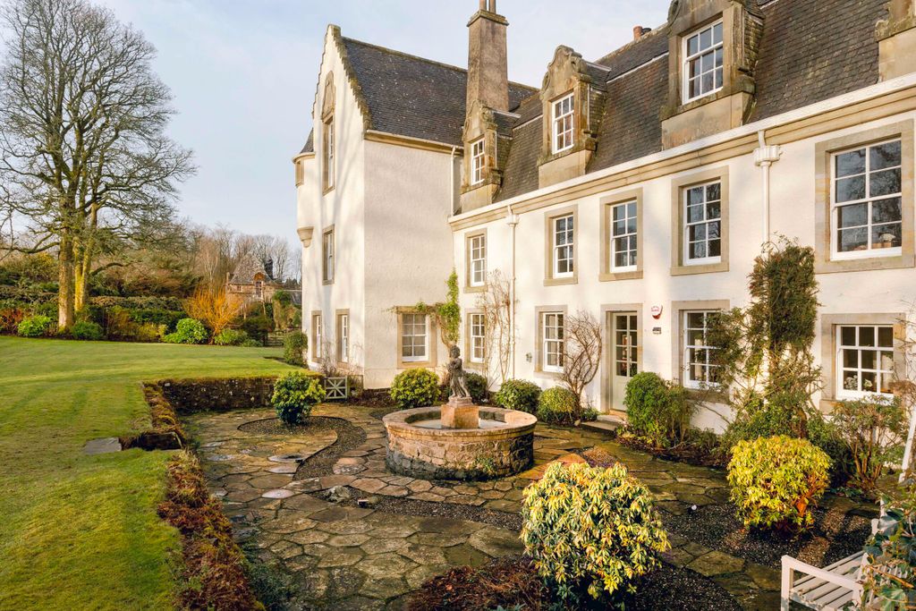 Property photo 2 of 50