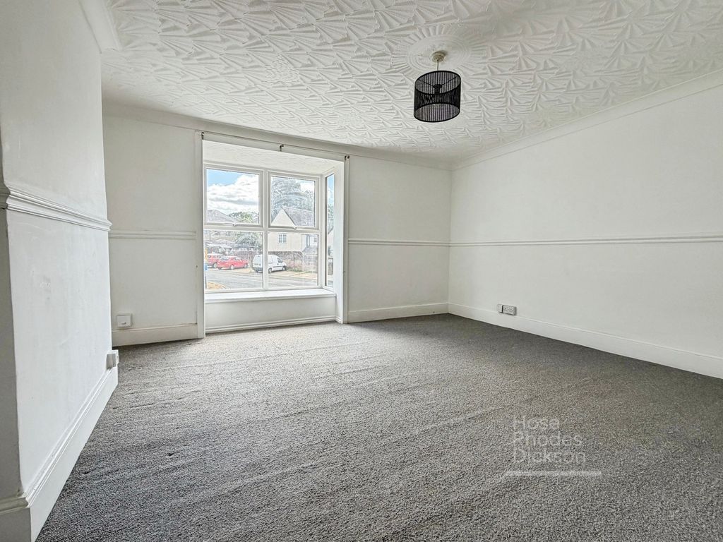 Property photo 2 of 12 Living Room