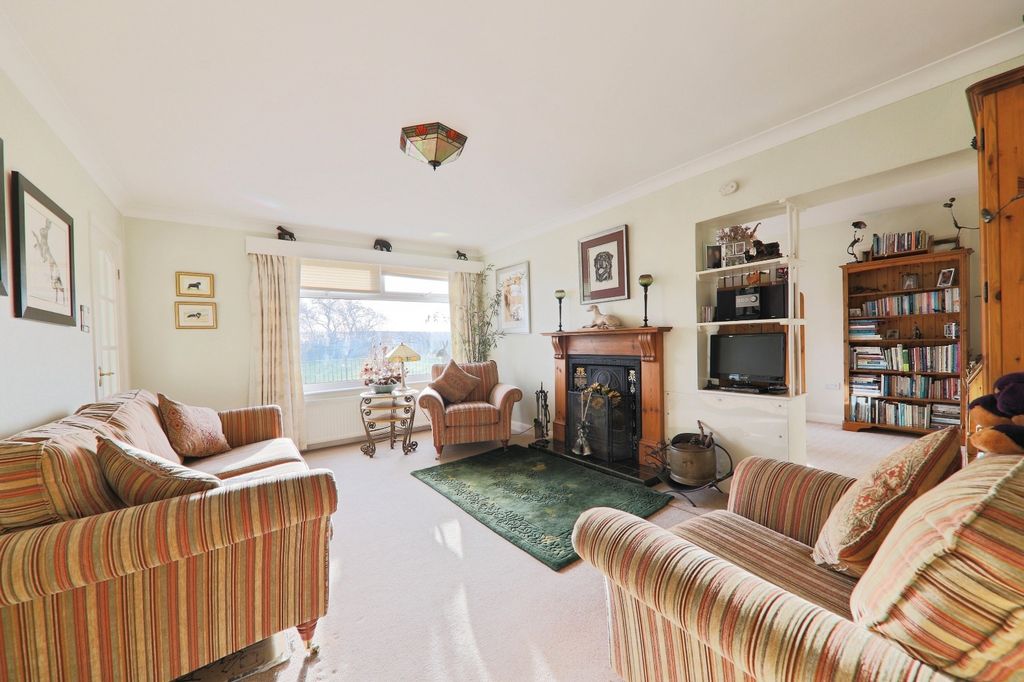 Property photo 2 of 27 4796435