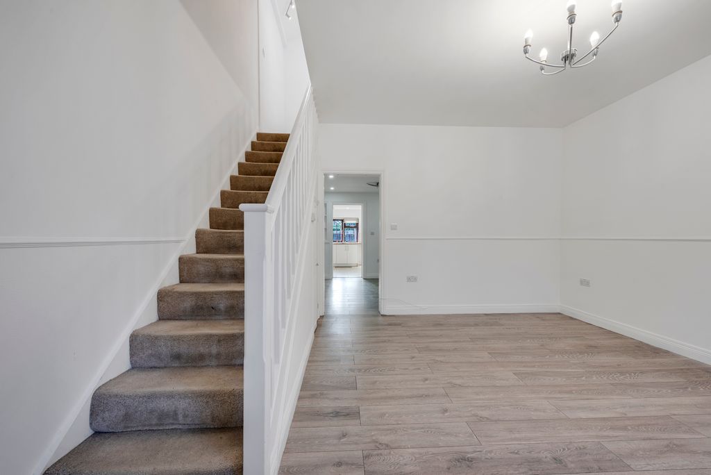 Property photo 2 of 15 d2d7589d718245657E3580Bff407Ab21Dbd038B4.Jpg