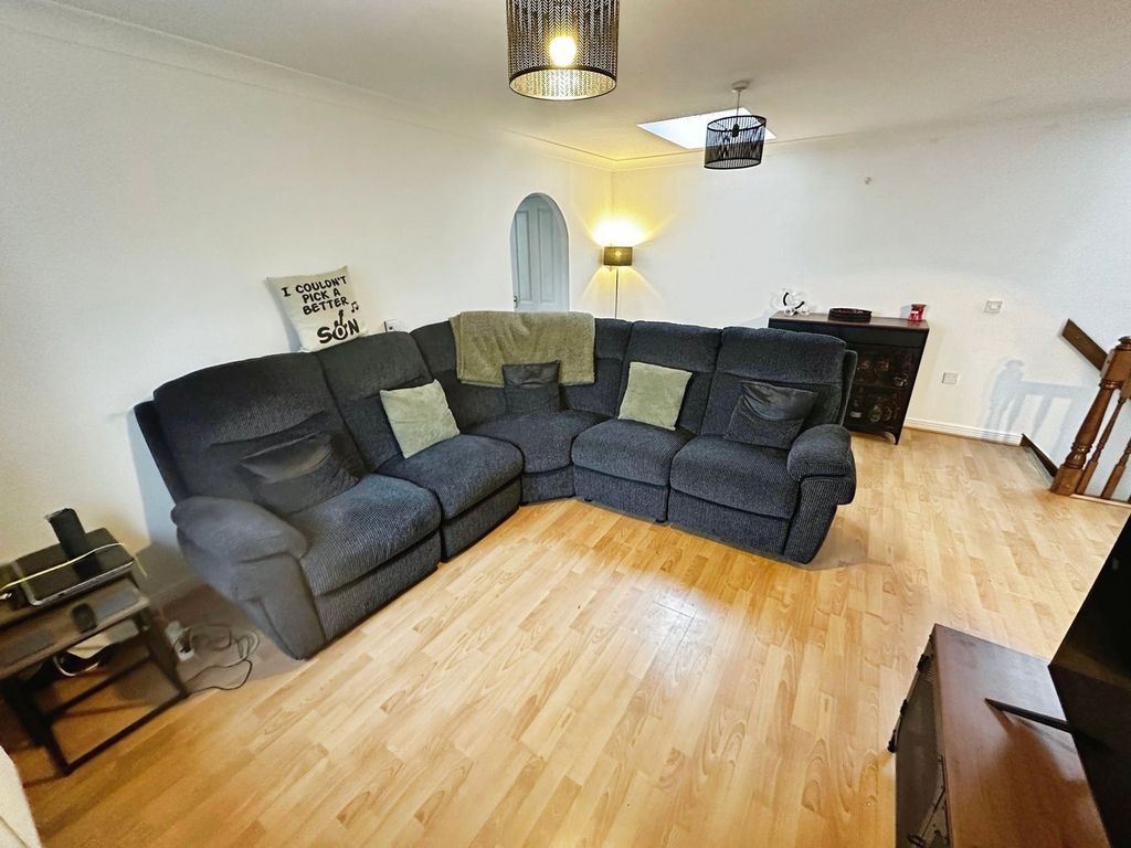 Property photo 3 of 9