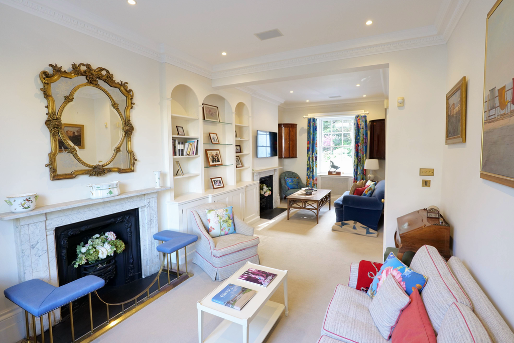 Property photo 1 of 14 Flexible Short Let | Elegant Chelsea Townhouse With Private Garden | Paultons Square Sw3