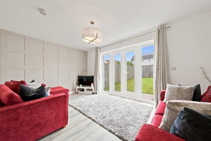 Property photo 2 of 27