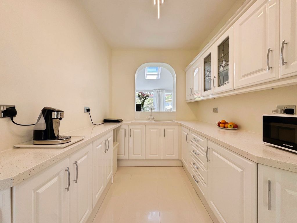 Property photo 3 of 18 Kitchen