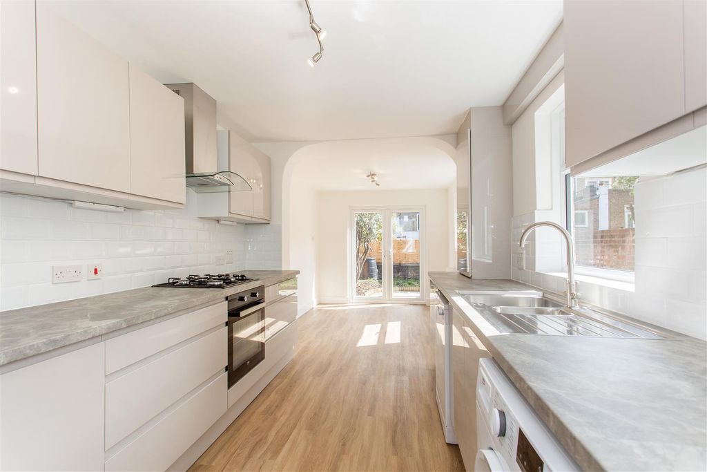 Property photo 2 of 19 Kitchen