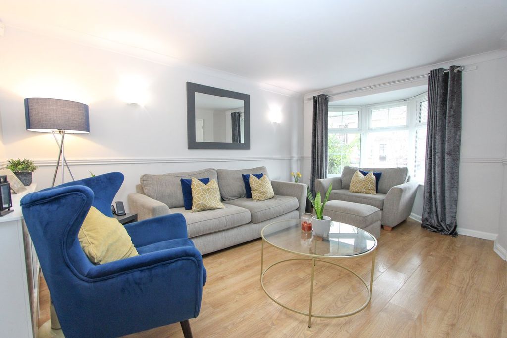 Property photo 2 of 27