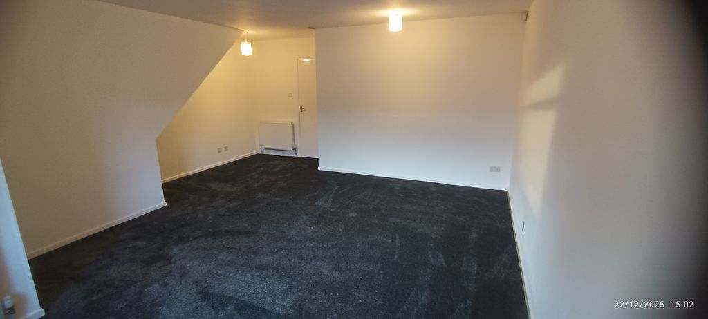 Property photo 3 of 15 Livingroom