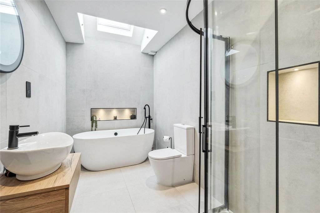 Additional image 13 of 5 bed detached house for saleThe Crescent, Loughton, Essex IG10