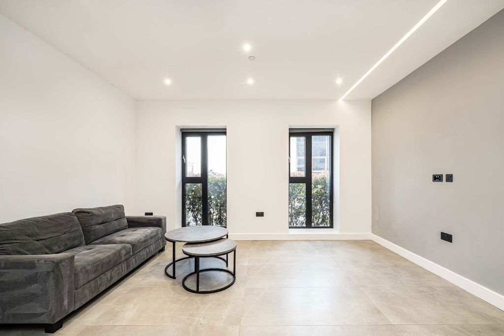 Property photo 3 of 5