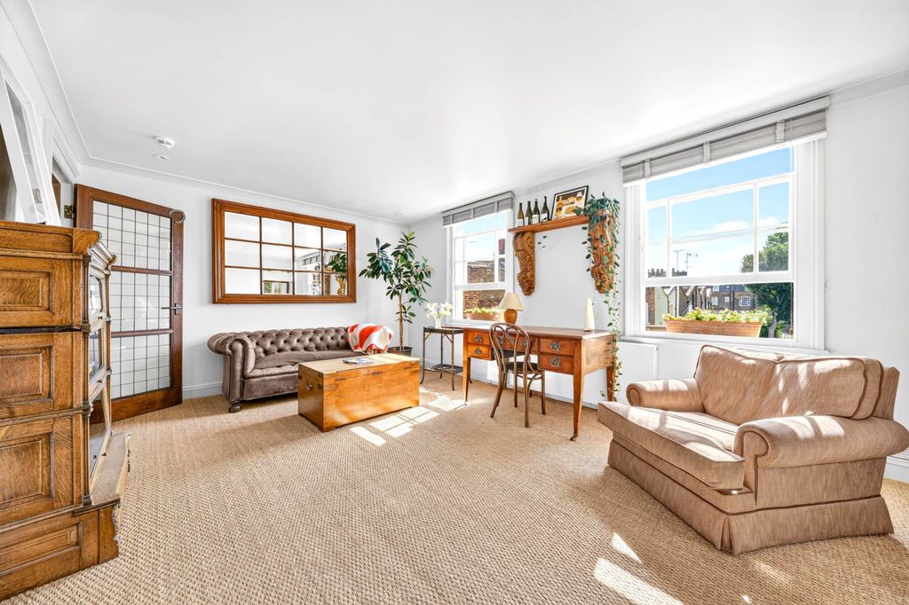Property photo 1 of 18