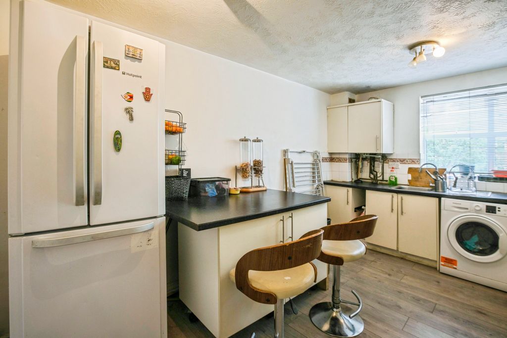 Property photo 2 of 17 Kitchen