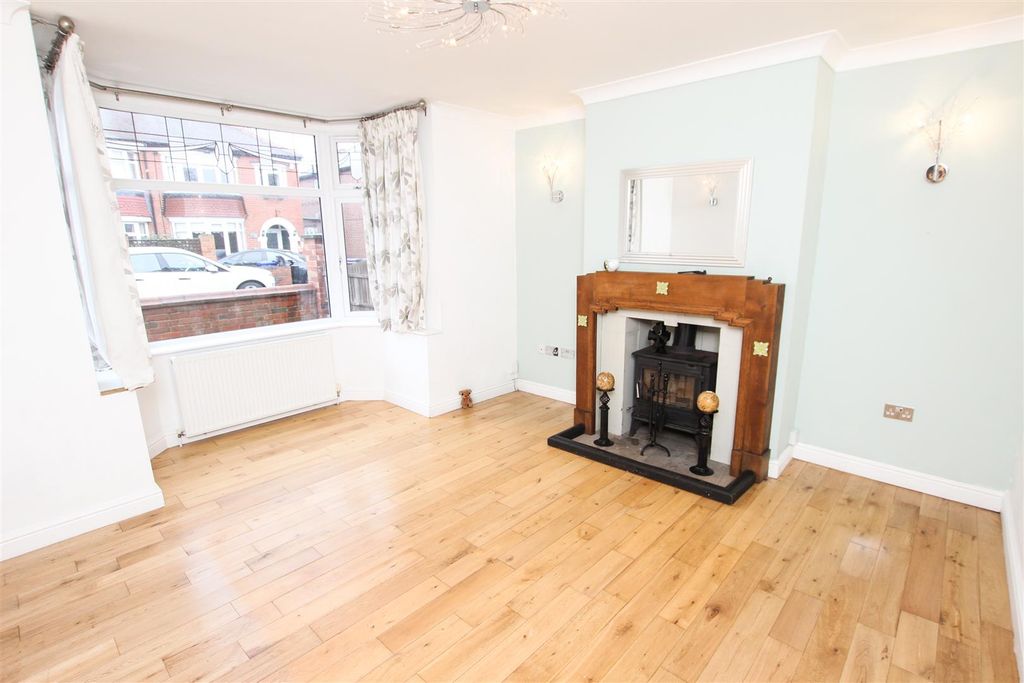 Property photo 3 of 19 Lounge