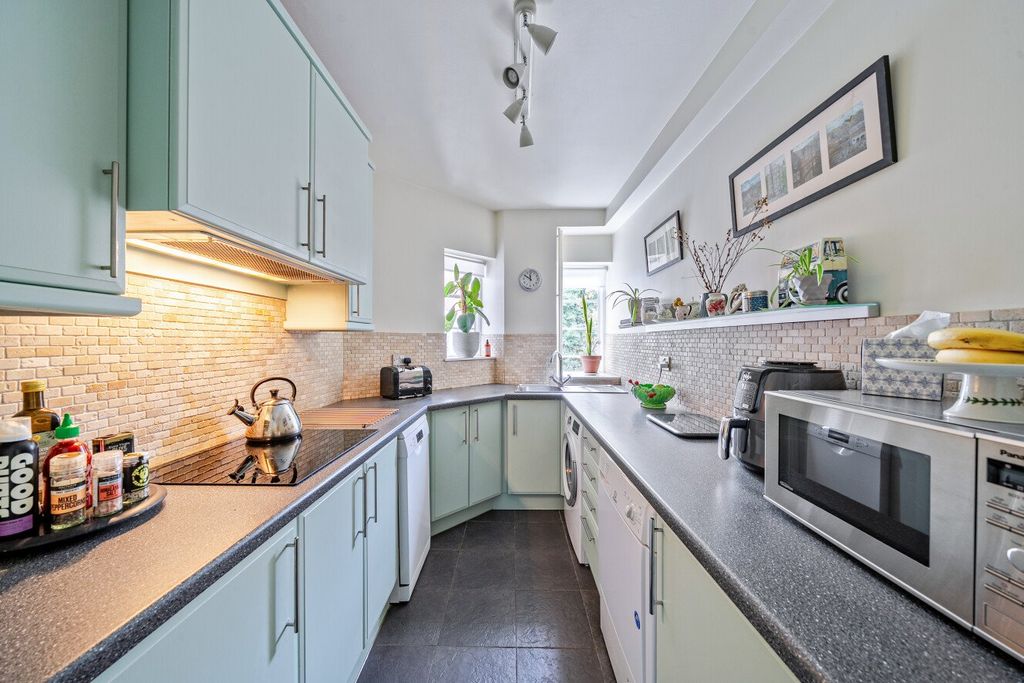 Property photo 2 of 22 Picture No. 21