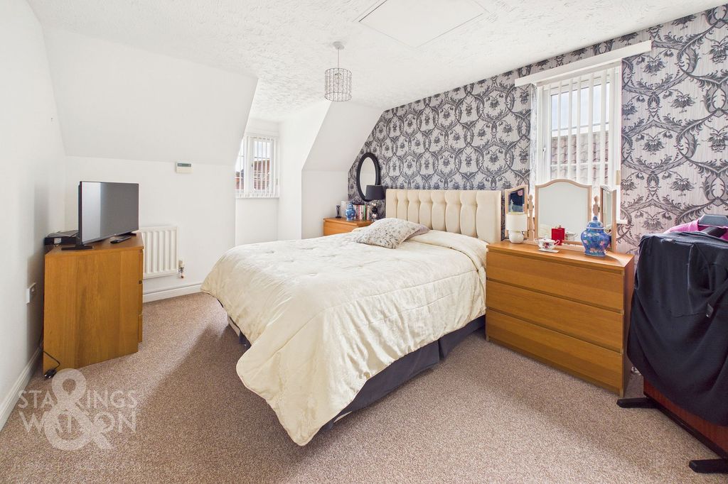 Property photo 3 of 25