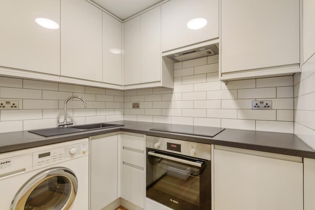 Property photo 3 of 9 Kitchen