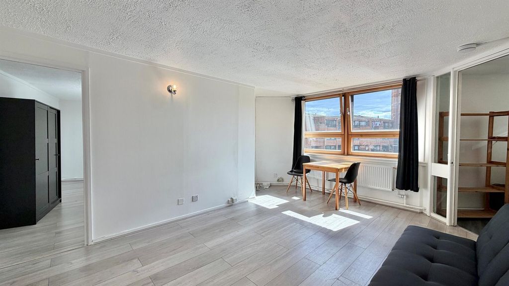Property photo 2 of 11 16Ubw5.Jpg