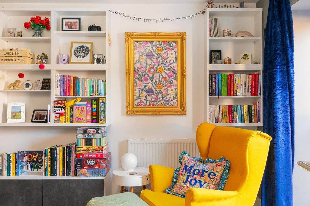 Property photo 3 of 32 2O4Phcbh - Living Room C.Jpg