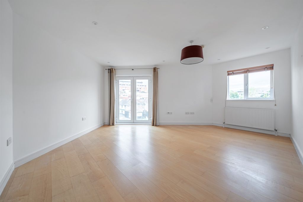 Property photo 3 of 12