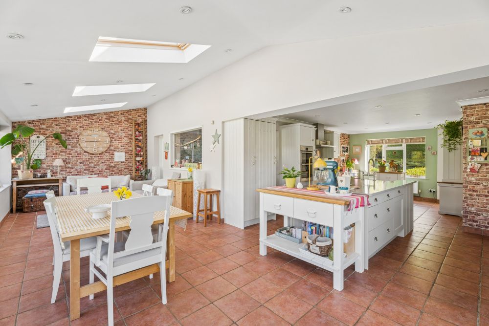 Property photo 2 of 28