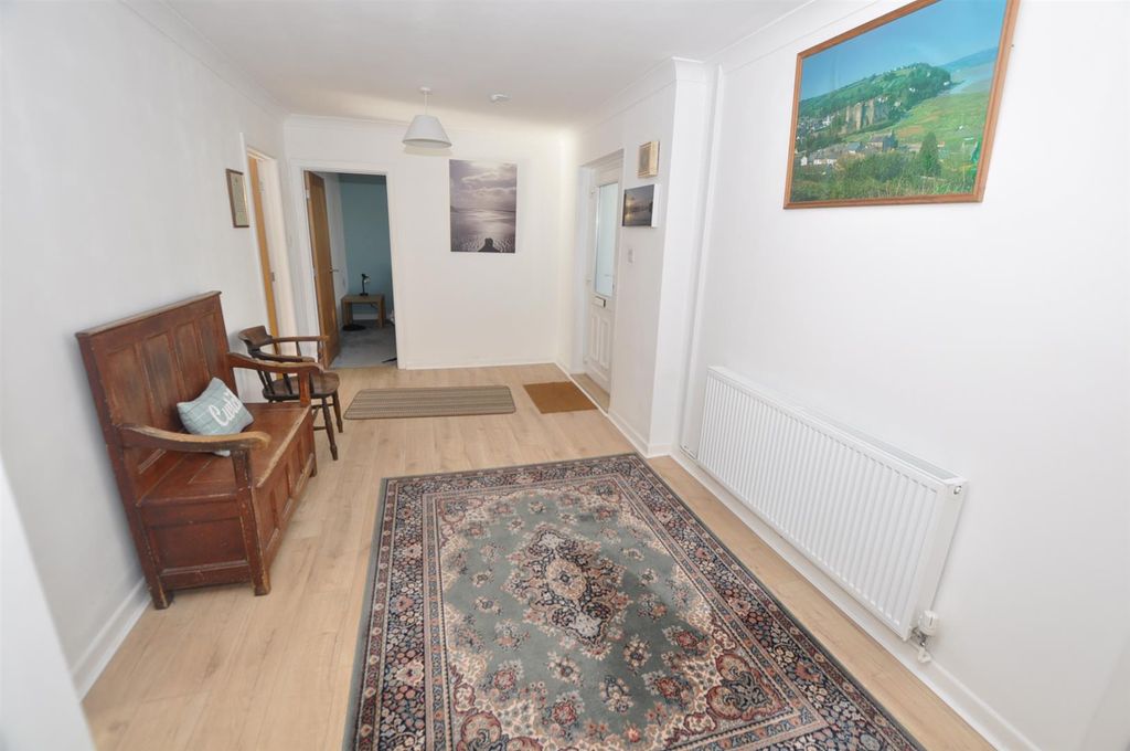 Property photo 3 of 23 Entrance Hallway