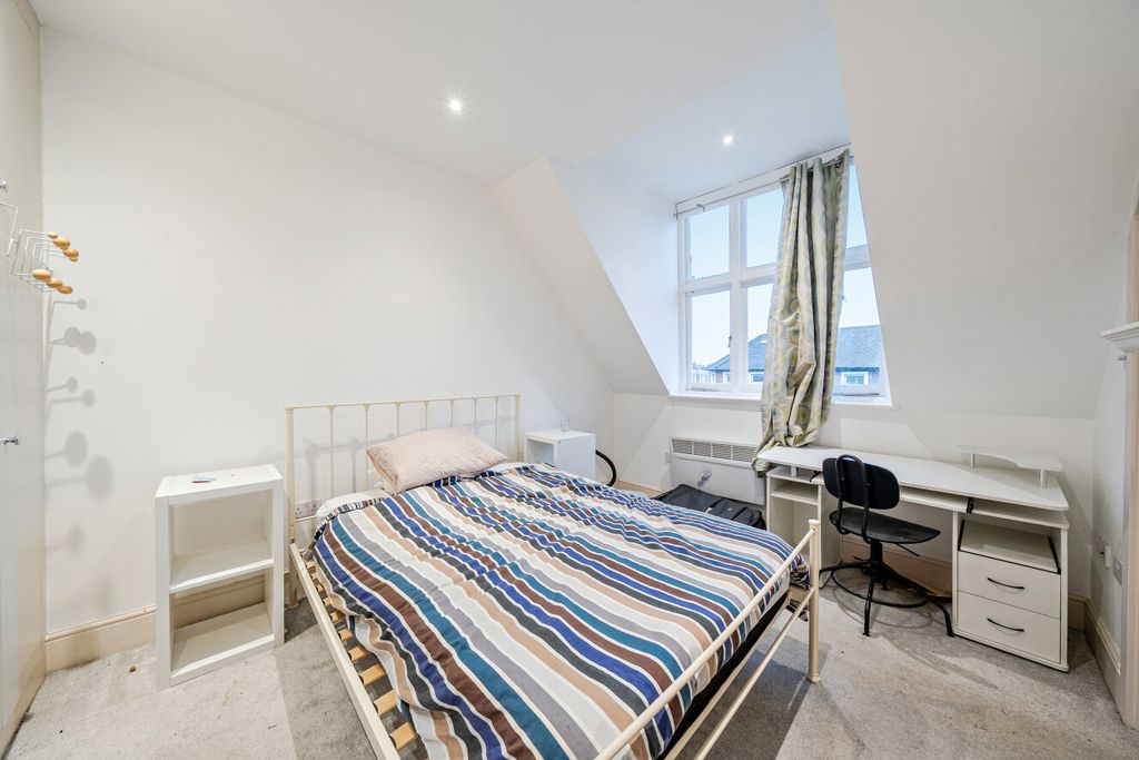 Property photo 3 of 7 1393861-7-694Ab48...