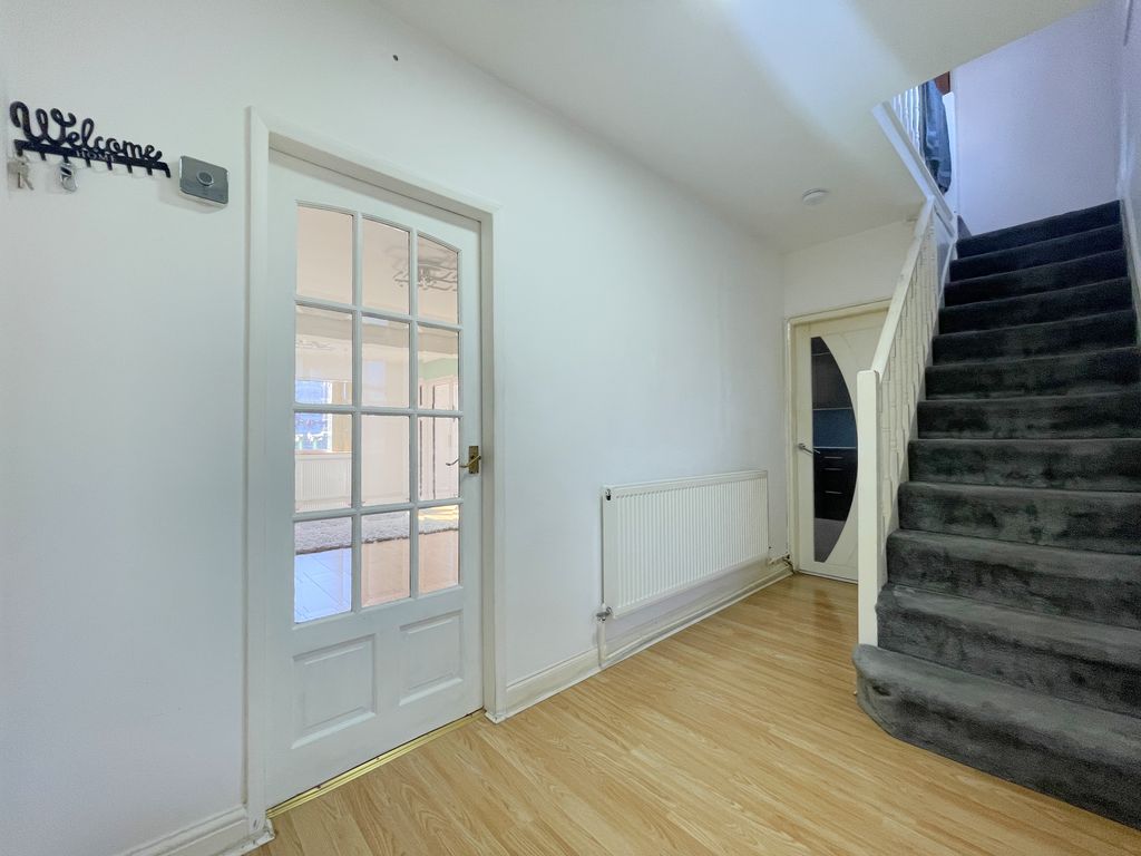 Property photo 2 of 20 Entrance Hall