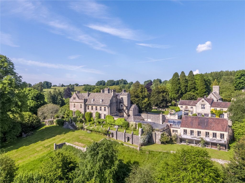 Property photo 3 of 23 Edgeworth Manor